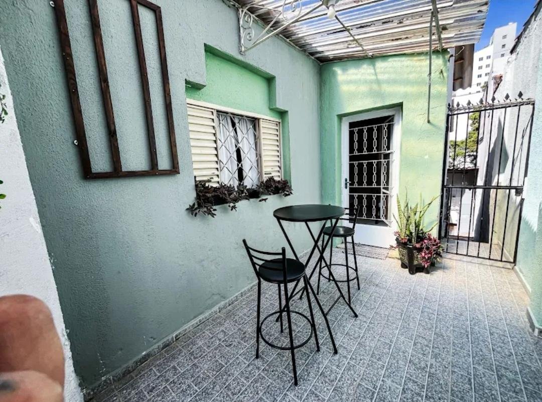 Quarto coletivo com três camas